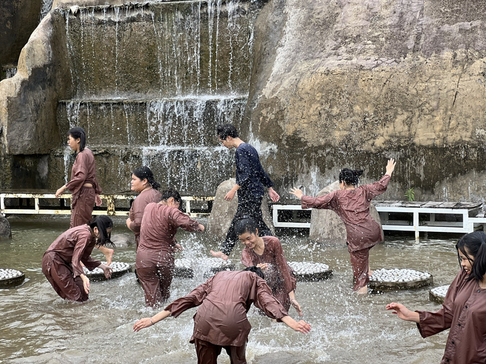 Nơi đây có nhiều khu vui chơi giải trí ngoài trời thu hút rất đông du khách ở mọi lứa tuổi đến trải nghiệm.