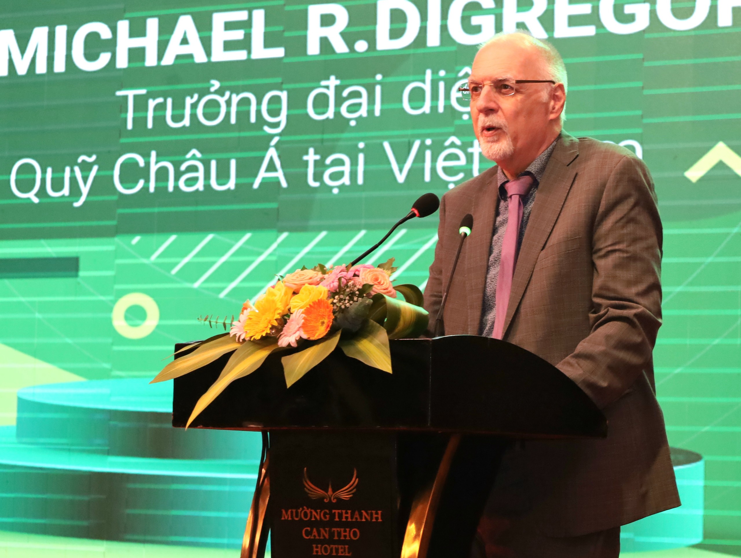 Ông Michael R.Digregorio - Trưởng đại diện Quỹ Châu Á tại Việt Nam phát biểu tại lễ khai mạc chuỗi sự kiện.