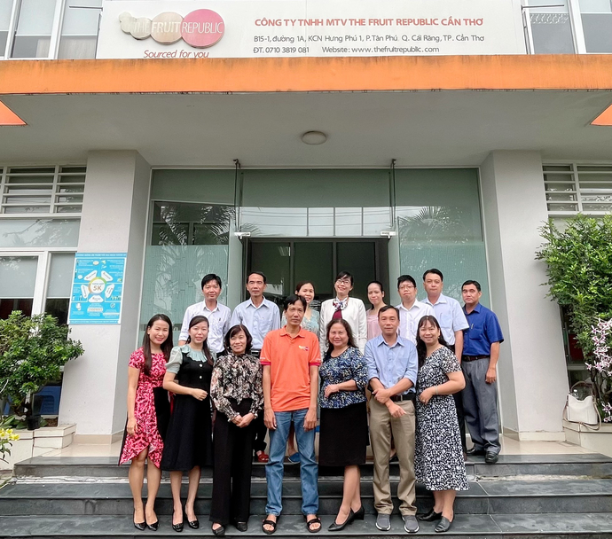 Tiến sĩ Trần Thị Xuân Mai - Giám đốc Sở LĐTBXH, trưởng đoàn công tác đã đến thăm doanh nghiệp The Fruit Republic Cần Thơ.