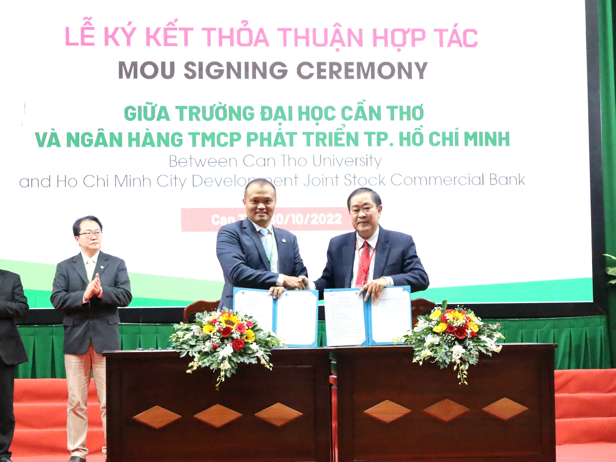 Ký kết thỏa thuận hợp tác giữa Trường Đại học Cần Thơ và Ngân hàng TMCP Phát triển TP. Hồ Chí Minh.