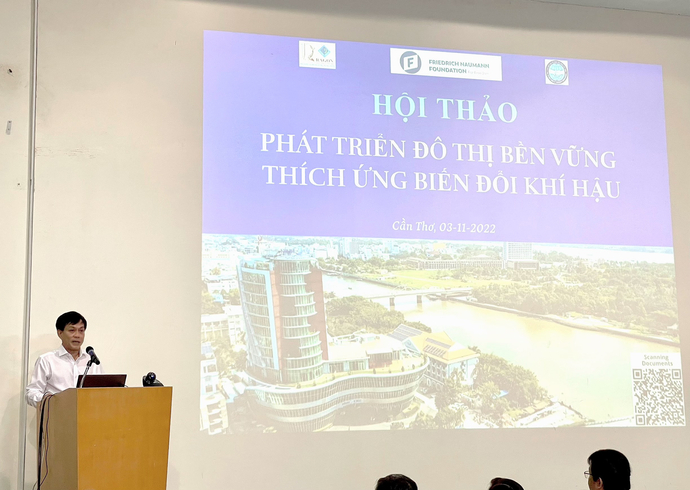 Ông Nguyễn Ngọc Hè - Phó Chủ tịch UBND TP Cần Thơ rất quan tâm đến những vấn đề Biến đổi khí hậu tại Hội thảo.