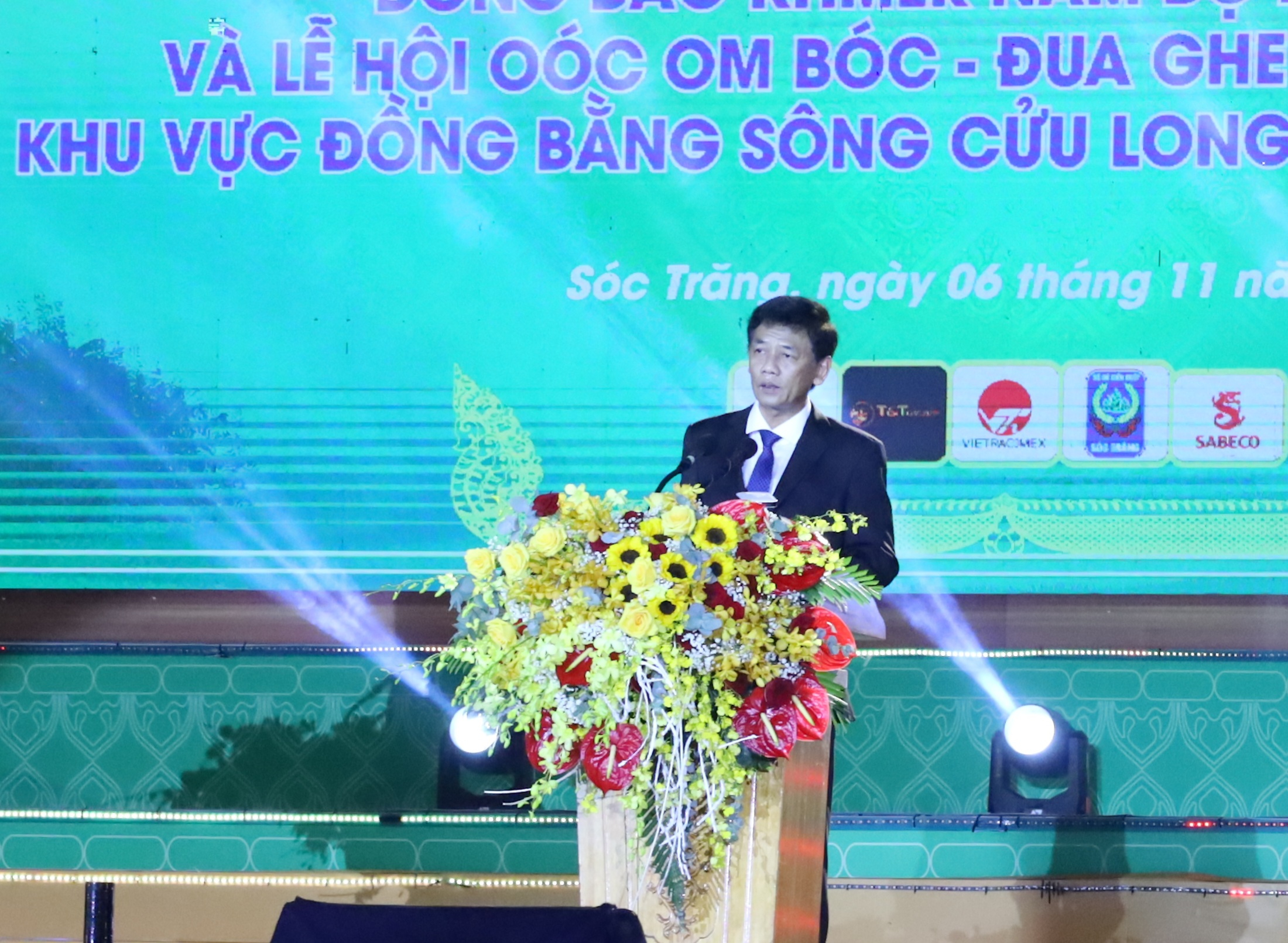 Ông Lâm Văn Mẫn - Ủy viên BCH Trung ương Đảng, Bí thư Tỉnh ủy tỉnh Sóc Trăng phát biểu đáp từ tại lễ khai mạc ngày hội.