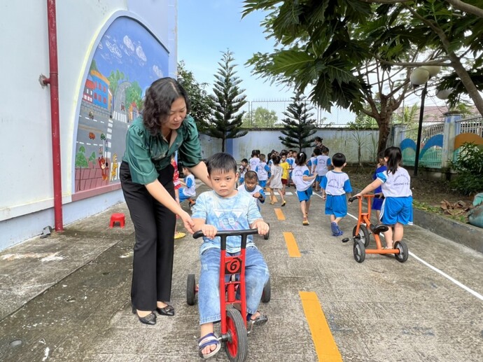 Cô Lan Thảo xứng đáng là tấm gương nhà giáo tiêu biểu cho thế hệ sau noi theo.