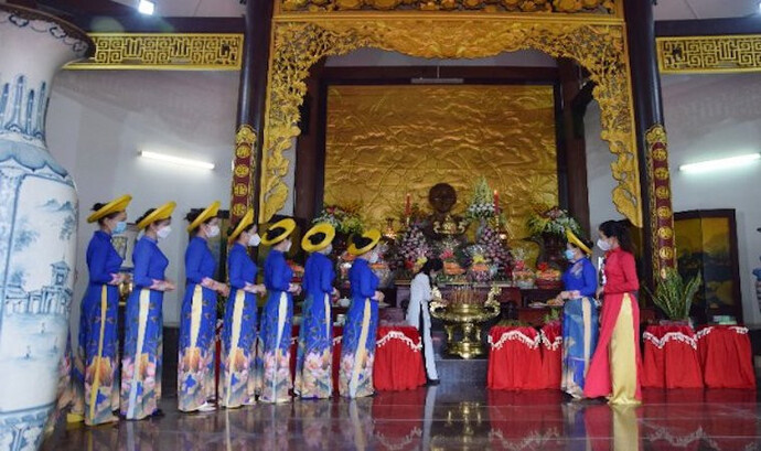 Đại biểu viếng mộ Cụ Phó bảng Nguyễn Sinh Sắc nhân ngày lễ giỗ Cụ (ảnh tư liệu).