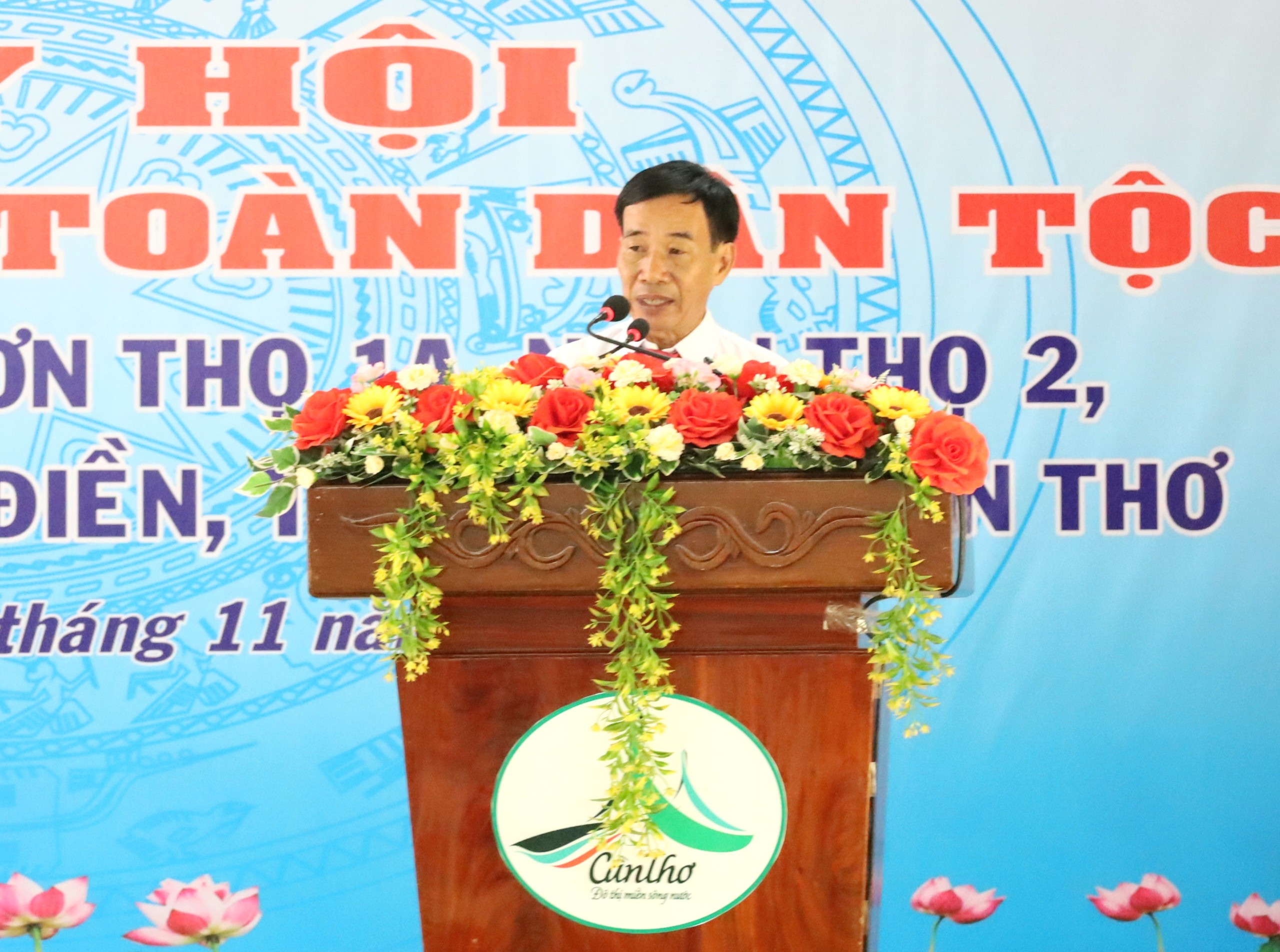 Đại diện người dân xã Nhơn Ái, huyện Phong Điền phát biểu tại ngày hội.