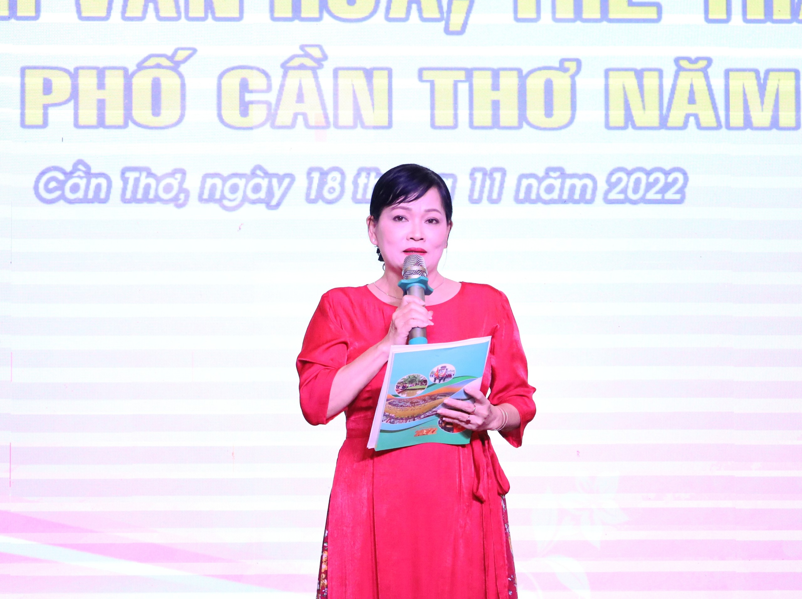 Bà Nguyễn Thị Mỹ - Phó Giám đốc phụ trách Bảo tàng TP. Cần Thơ phát biểu khai mạc hội thi.