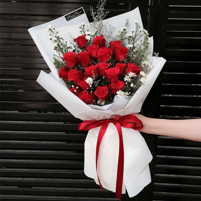 Quà tặng 20/11: Hãy để những bông hoa tươi tắn và những món quà đầy ý nghĩa trở thành cách tuyệt vời để bạn gửi lời chúc mừng đến với người thân vào ngày 20/