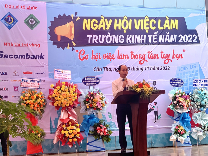 Sacombank hiện là một trong những Ngân hàng bán lẻ hiện đại và đa năng hàng đầu Việt Nam. Sacombank hứa hẹn là môi trường mang lại giá trị về nghề nghiệp cho nhiều nhân sự trên cả nước.