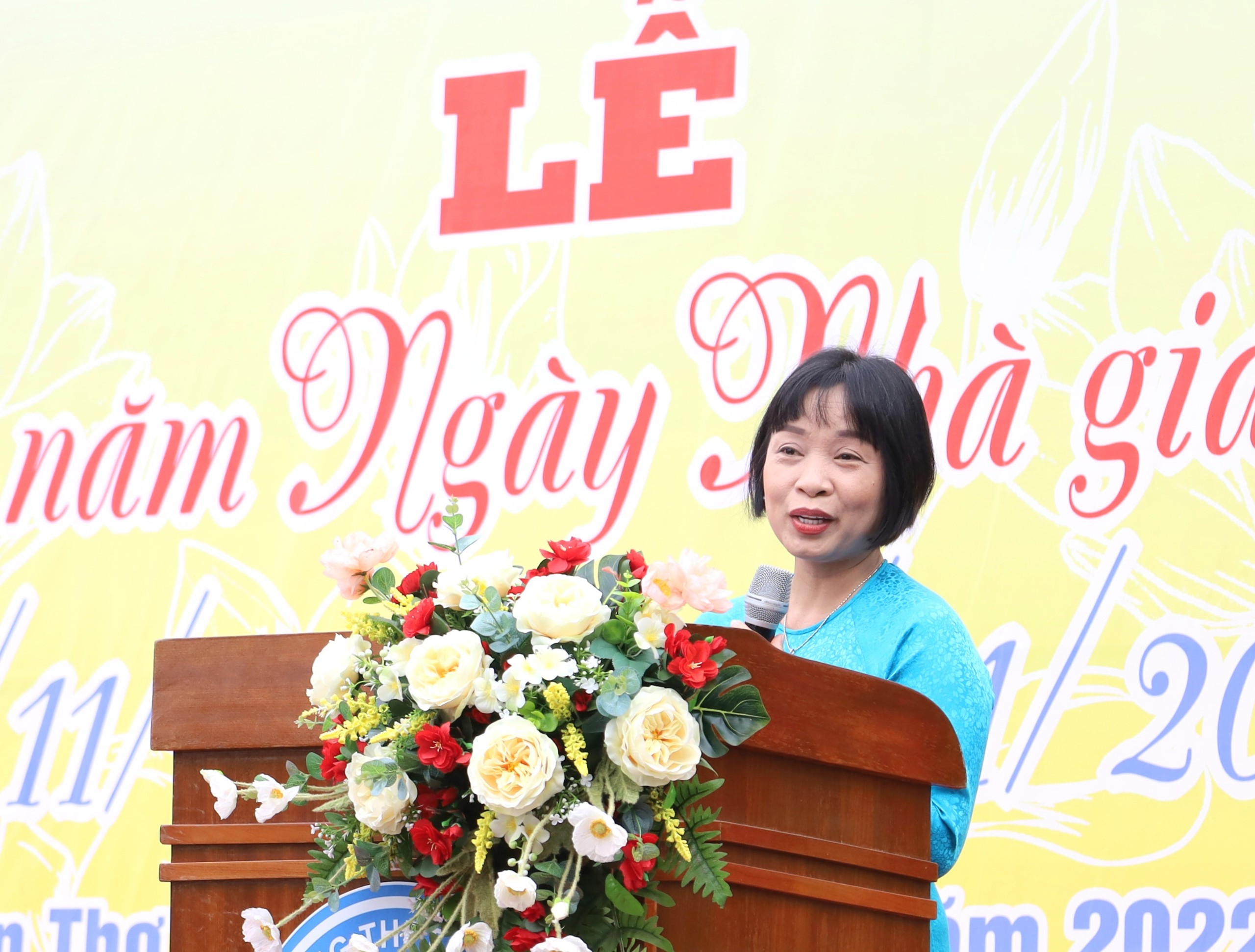 Cô Nguyễn Thị Anh Lương – Giáo viên Trường THPT chuyên Lý Tự Trọng phát biểu chia sẻ cảm nghĩ.