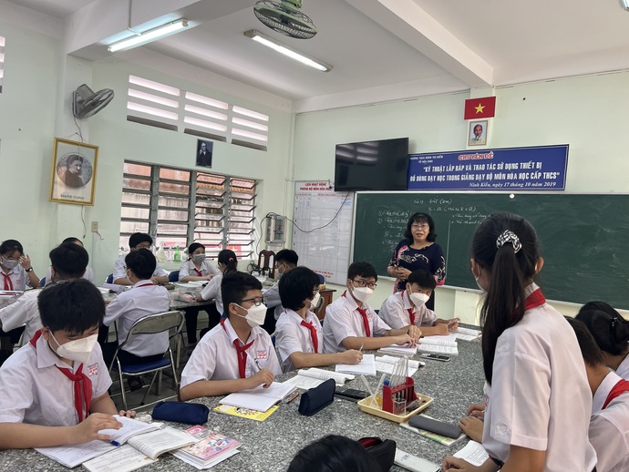 Luôn tiên phong đi đầu trong các phong trào bồi dưỡng học sinh giỏi, cô Thư nhận được sự tín nhiệm rất cao từ phía nhà trường và phụ huynh, học sinh.