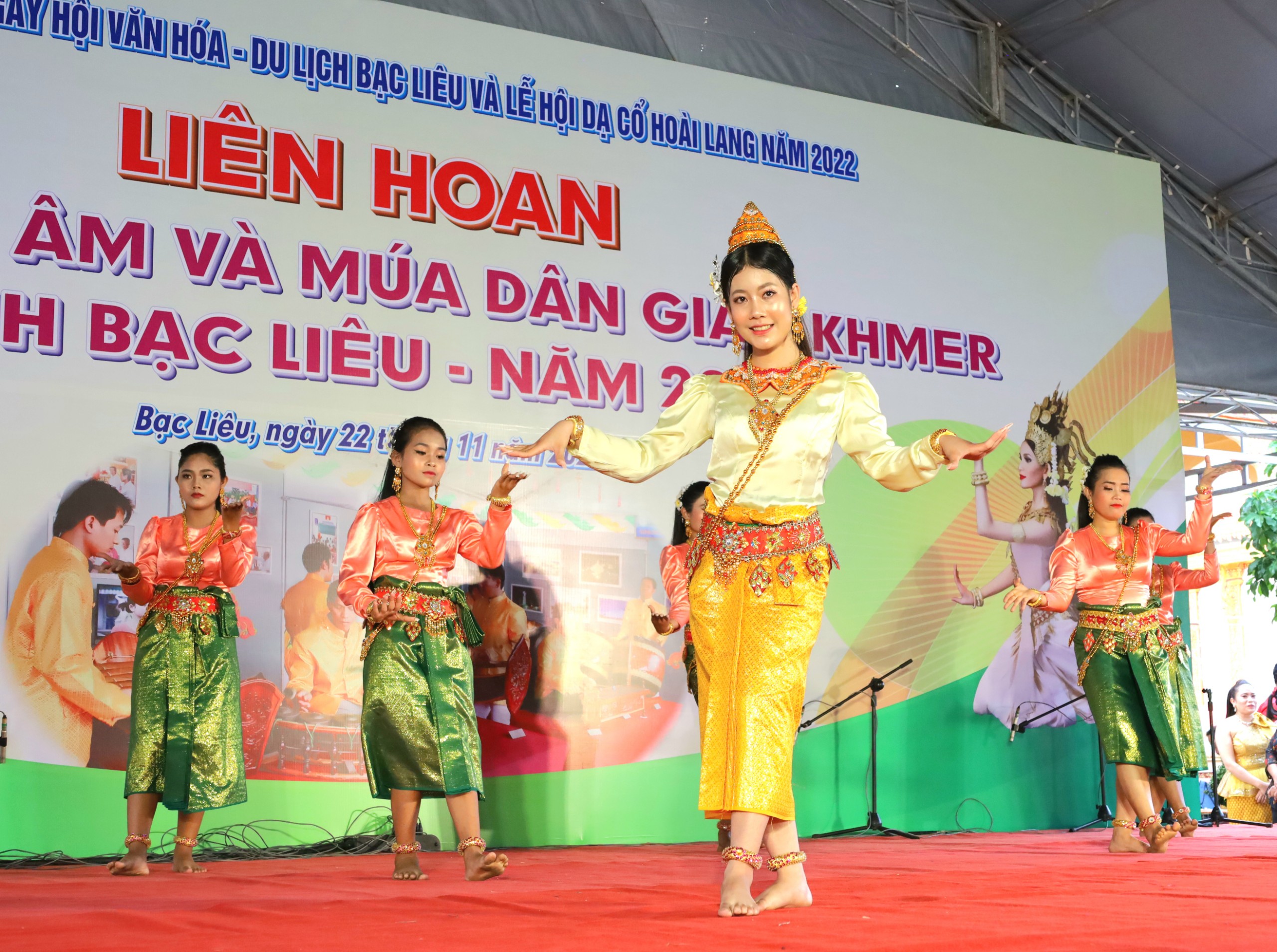 Nghệ thuật múa dân gian là sản phẩm tinh thần độc đáo không thể thiếu trong các dịp lễ, Tết, đám tiệc, đám phước của đồng bào Khmer.