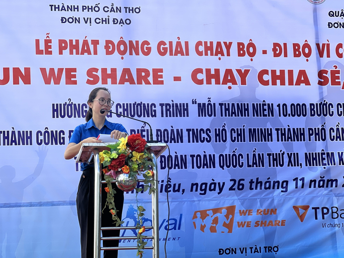 Chị Phạm Thái Thu - PBT Quận đoàn phát biểu tại ngày hội.