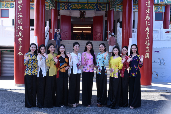 Các người đẹp Hoa khôi Nam Bộ tại điểm đến nổi tiếng của đất nước Malaysia.