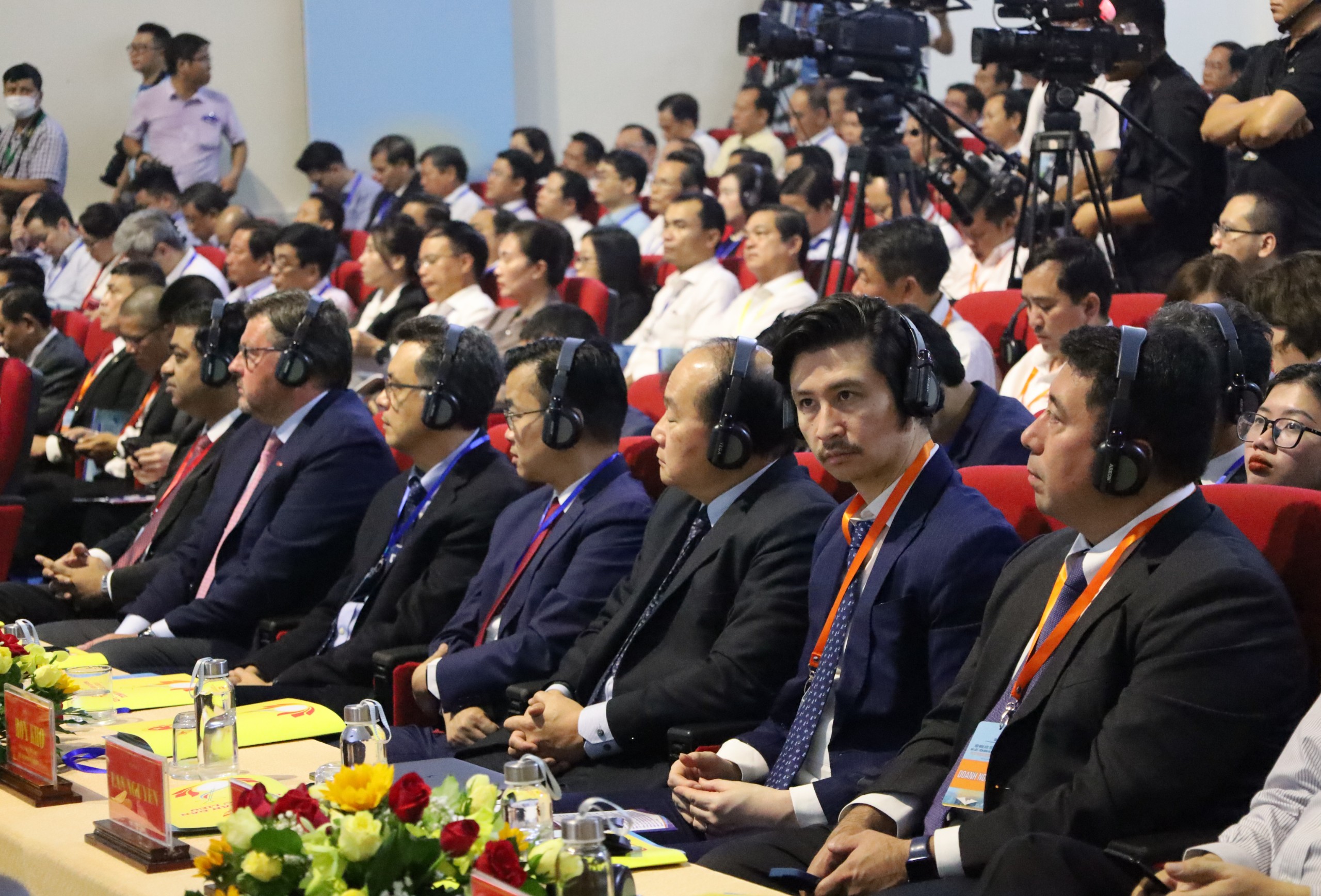 Các chuyên gia, doanh nghiệp quốc tế tham dự hội nghị.