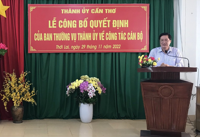 Ông Phạm Văn Hiểu- Phó Bí thư thường trực Thành ủy, Chủ tịch HĐND thành phố phát biểu chỉ đạo tại lễ công bố quyết định.