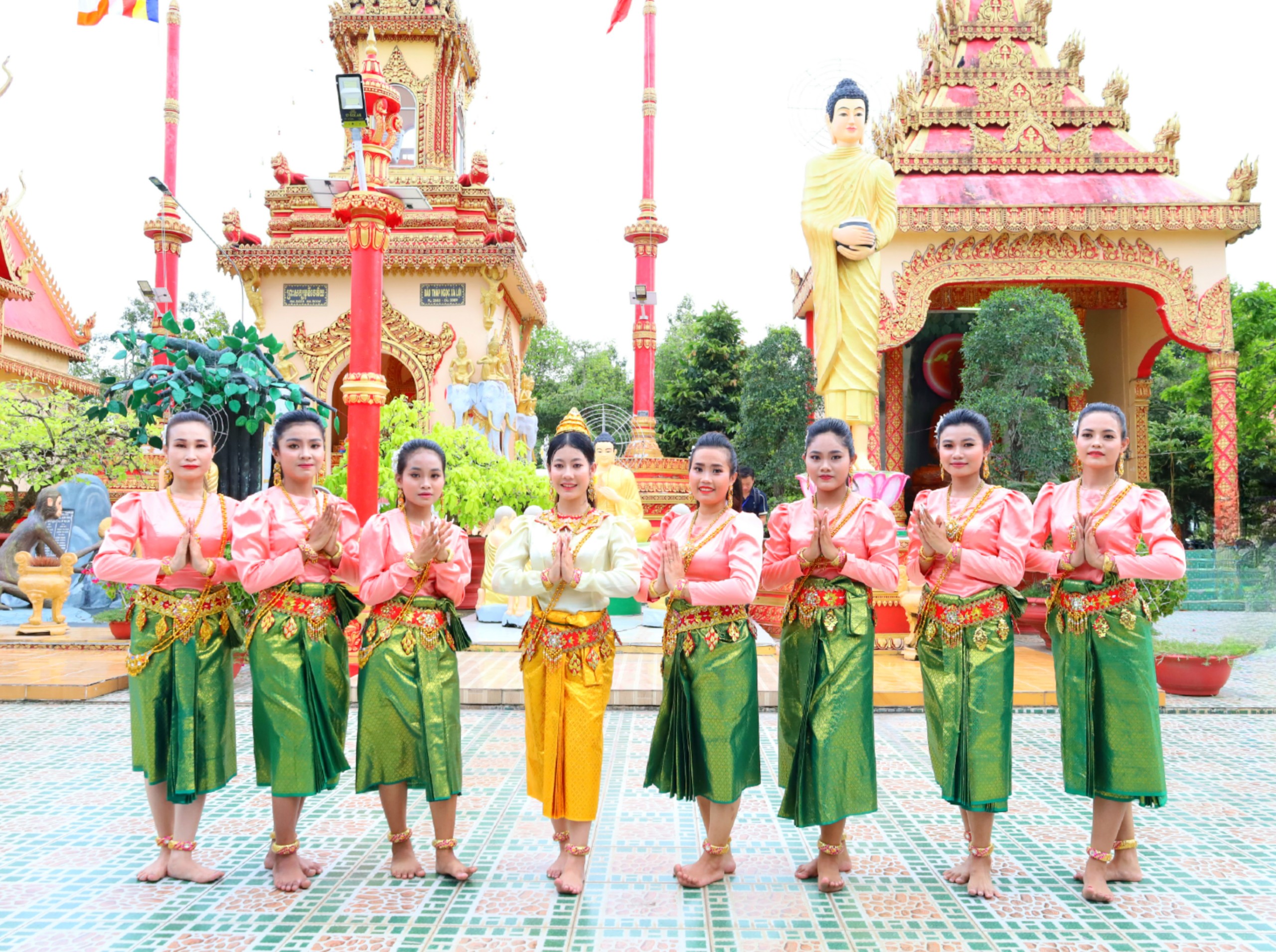 Chùa không chỉ là nơi để các sư tu học, tập luyện đạo đức, mà đó còn là trung tâm văn hóa của đồng bào dân tộc Khmer.