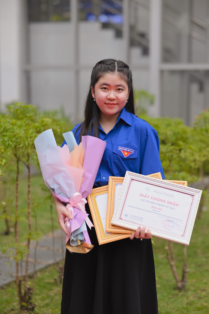 Cô sinh viên trẻ đã từng đạt một số giải thưởng nhất định về sản phẩm từ sen.