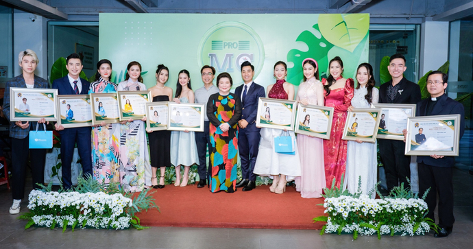 Những gương mặt tài năng của lớp MCPro3 tại buổi lễ báo cáo và trao chứng nhận tốt nghiệp “Người dẫn chương trình chuyên nghiệp” của Nhà Văn Hóa Thanh Niên TP Hồ Chí Minh.