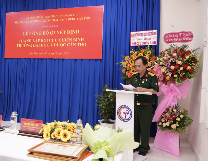Ông Lê Thành Tài, Chủ tịch Hội Cựu chiến binh Trường ĐHYDCT phát biểu nhận nhiệm vụ.