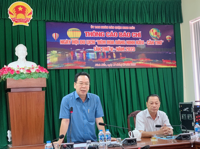 Ông Nguyễn Ngọc Ánh - Phó Chủ tịch UBND quận Ninh Kiều phát biểu tại cuộc họp.