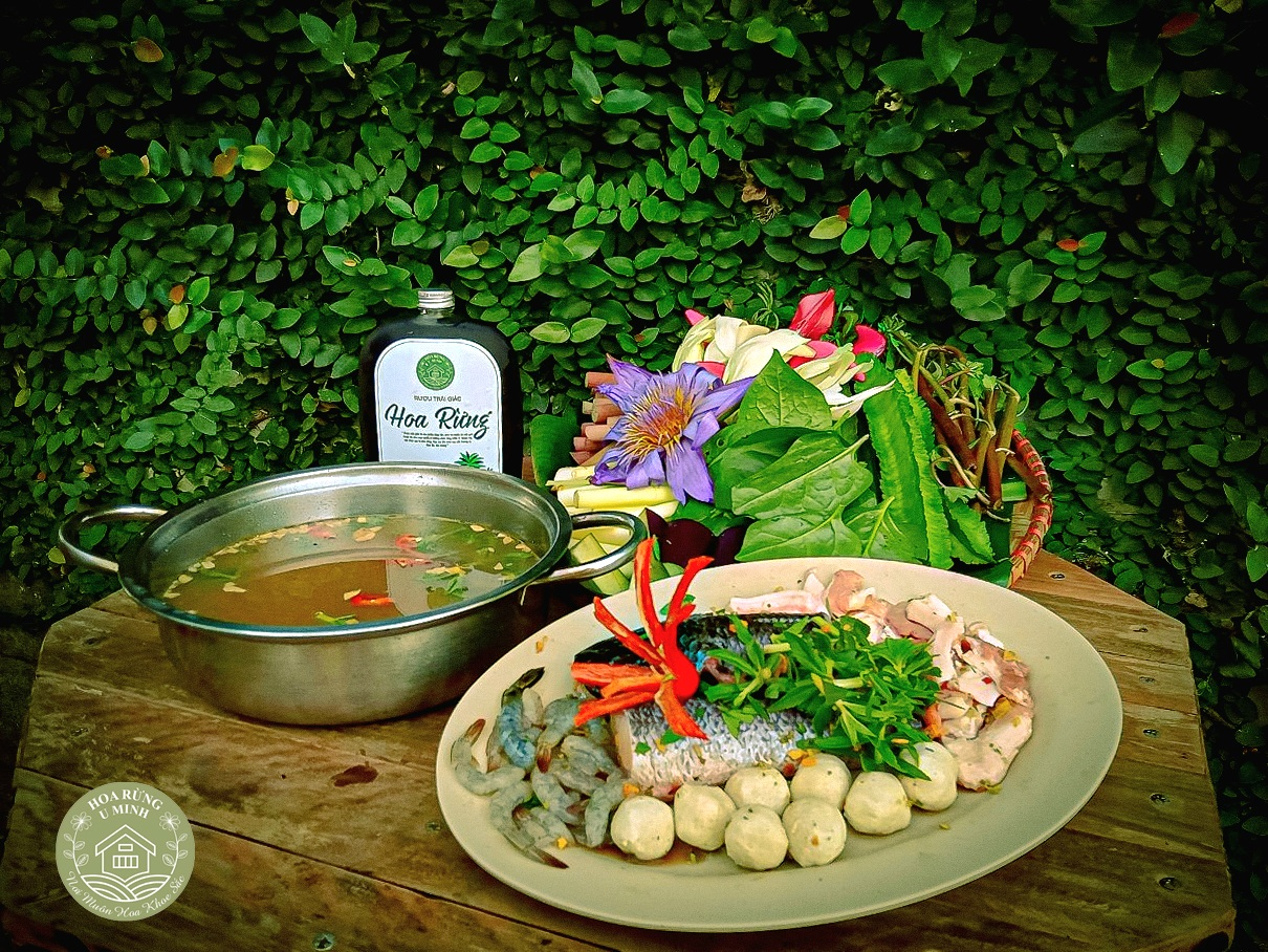 Món ăn 'Lẩu mắm U Minh' luôn là sự lựa chọn của du khách khi đến với Khu du lịch sinh thái Hoa Rừng U Minh, xã Khánh An, huyện U Minh, tỉnh Cà Mau. Ảnh: Hoa Rừng.