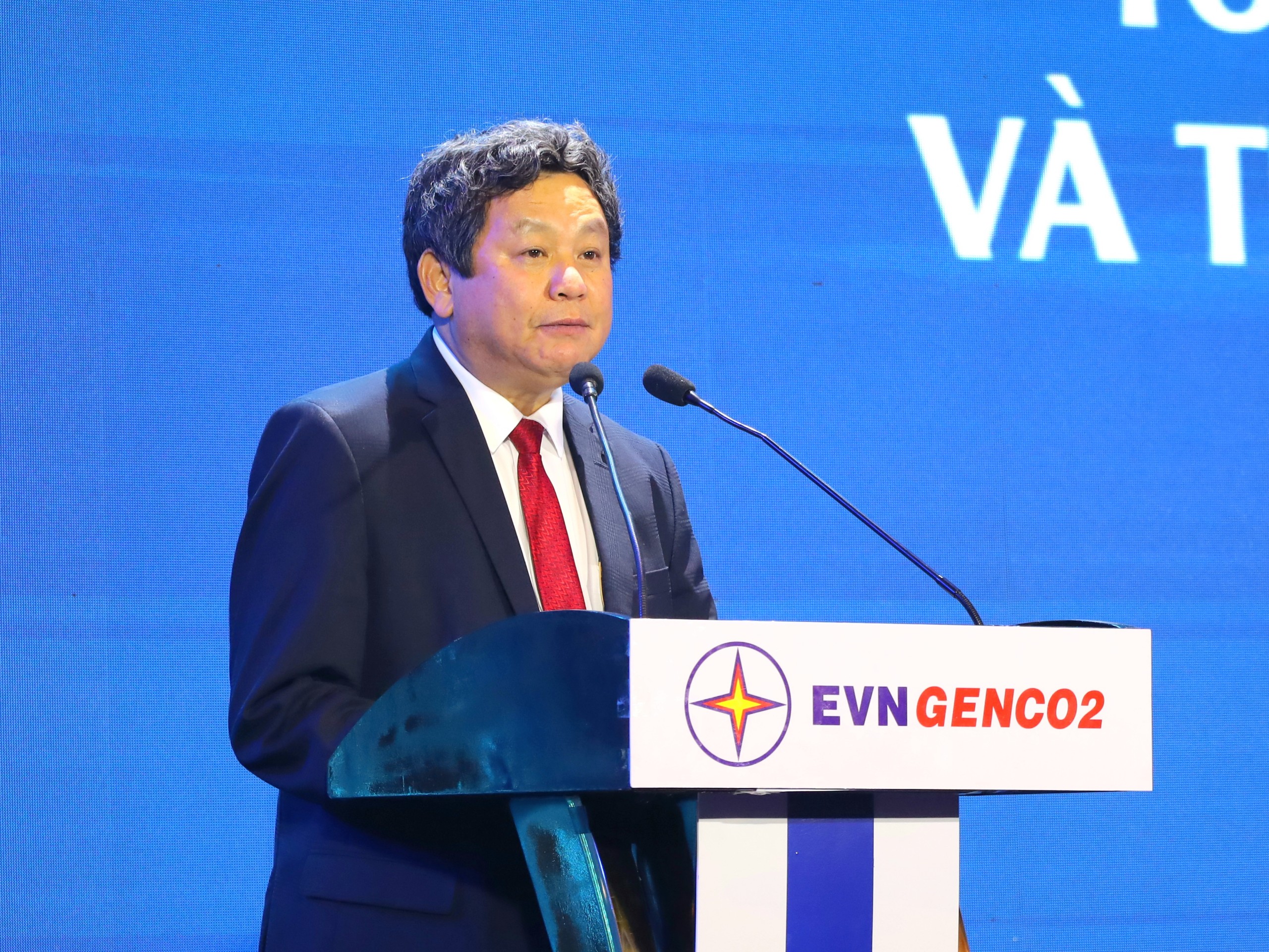 Ông Trương Hoàng Vũ - Tổng Giám đốc EVNGENCO2 báo cáo kết quả thực hiện nhiệm vụ năm 2022.