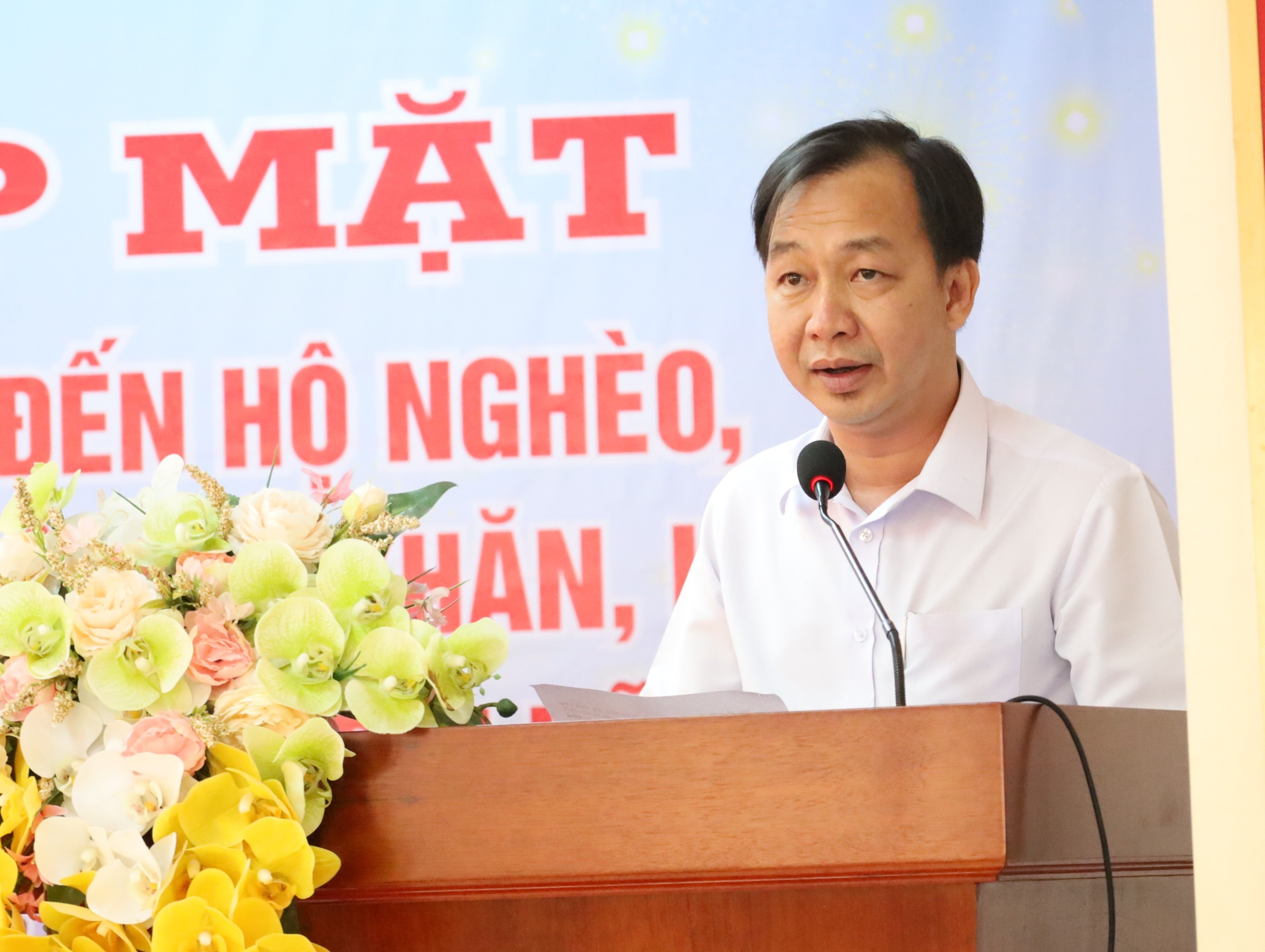 Ông Mai Văn Điều - Phó Bí thư Đảng ủy, Chủ tịch UBND phường Bùi Hữu Nghĩa, quận Bình Thủy phát biểu tại buổi họp mặt.