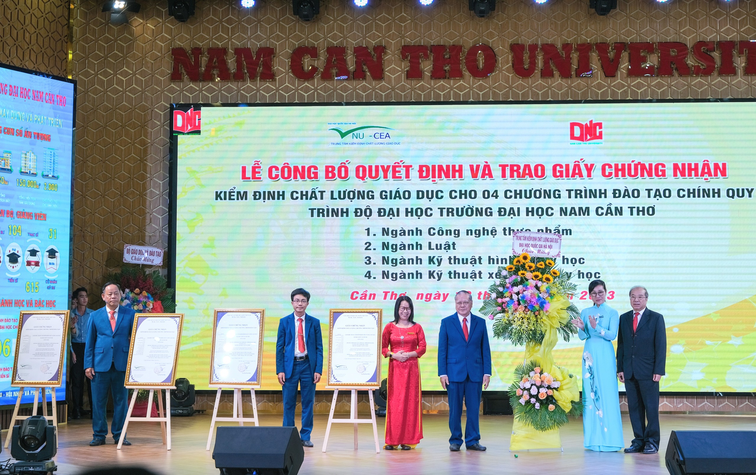 Trung tâm kiểm định chất lượng giáo dục - Đại học Quốc gia Hà Nội công bố Quyết định công nhận đạt kiểm định 04 chương trình đào tạo của các ngành như Công nghệ thực phẩm, Luật, Kỹ thuật hình ảnh y học, Ngành Kỹ thuật xét nghiệm y học.