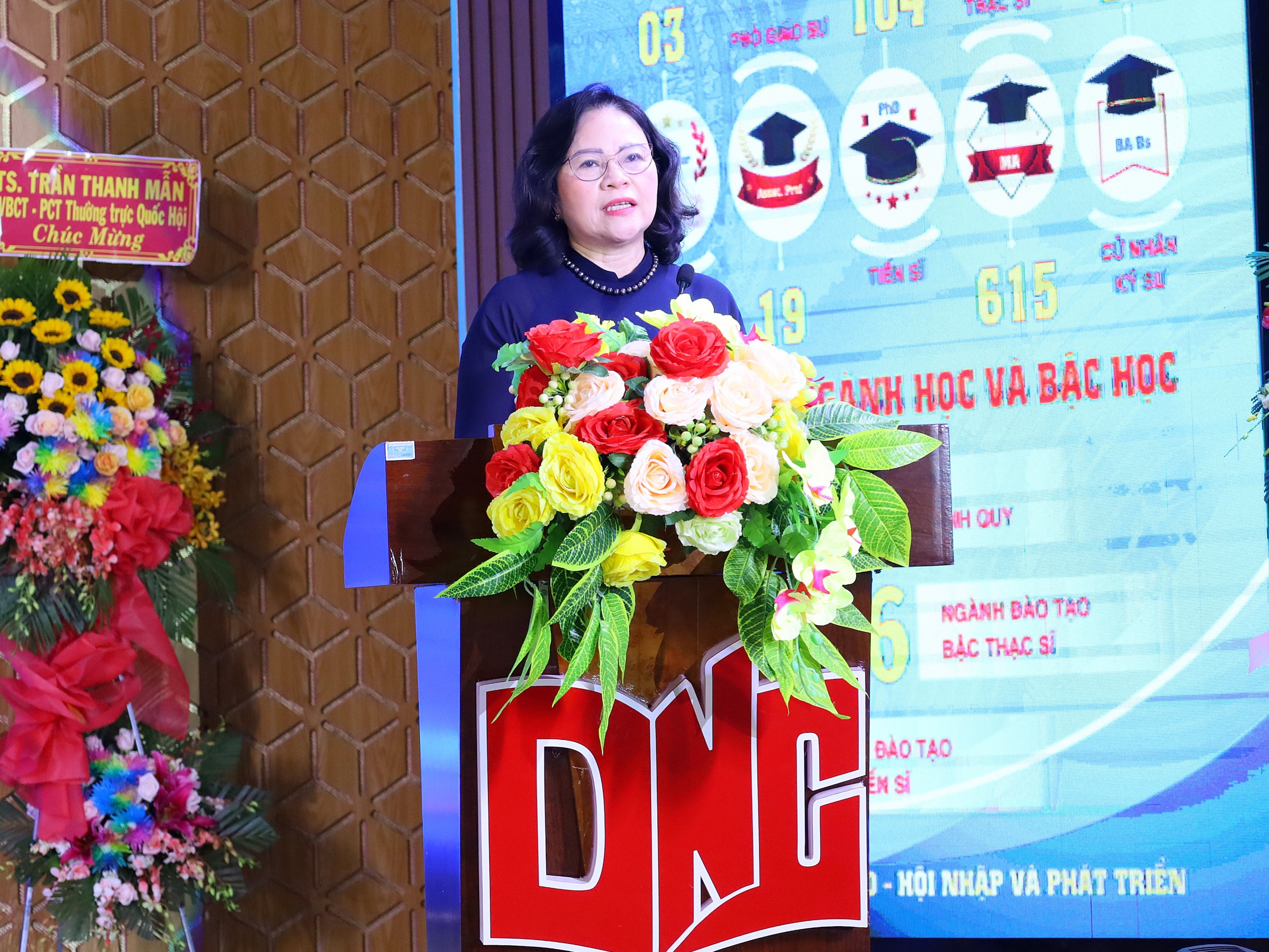 Bà Ngô Thị Minh - Thứ trưởng Bộ Giáo dục và Đào tạo phát biểu chỉ đạo tại buổi lễ.