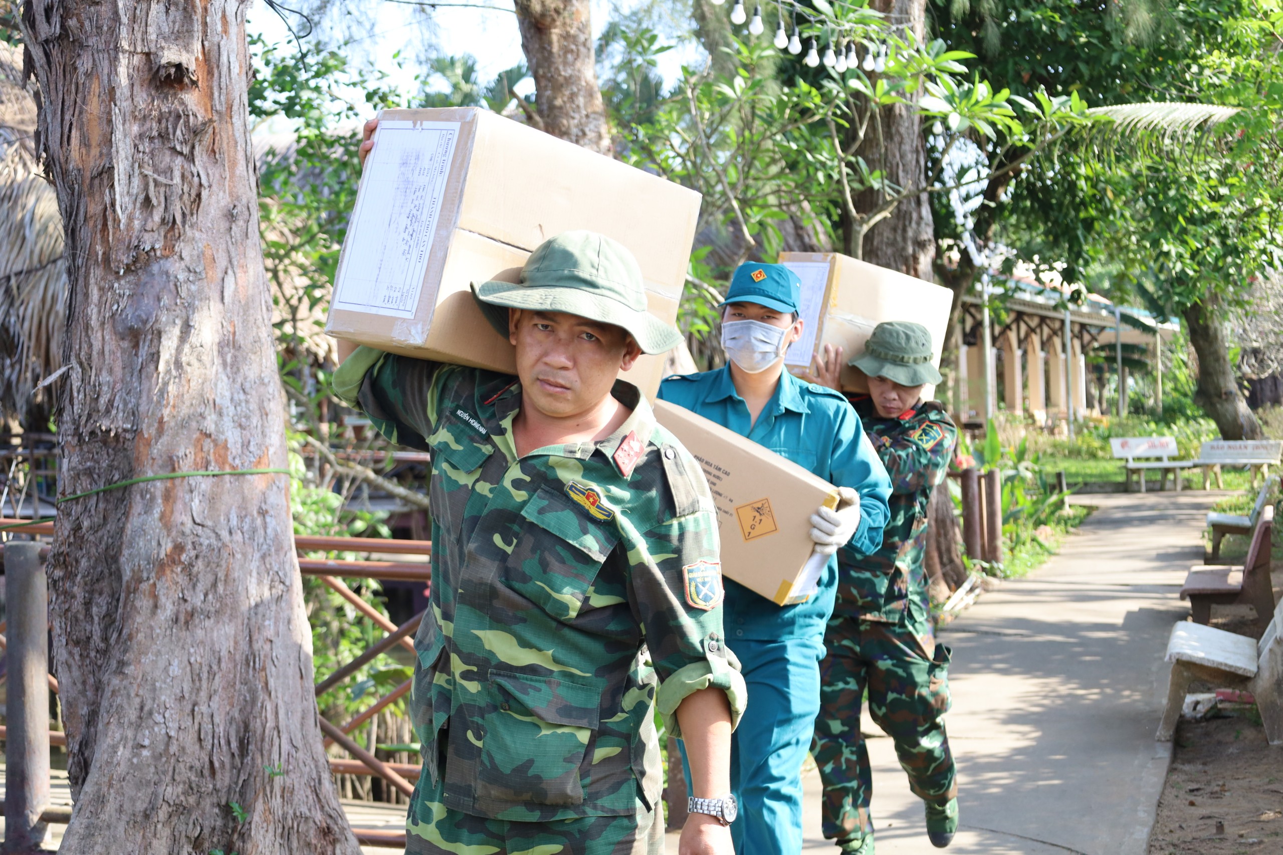 Đưa pháo hoa vào vị trí tập kết.