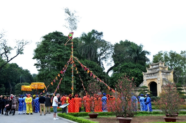 Ngày nay, cây nêu vẫn được nhiều địa phương coi là biểu tượng đón một năm mới bắt đầu.