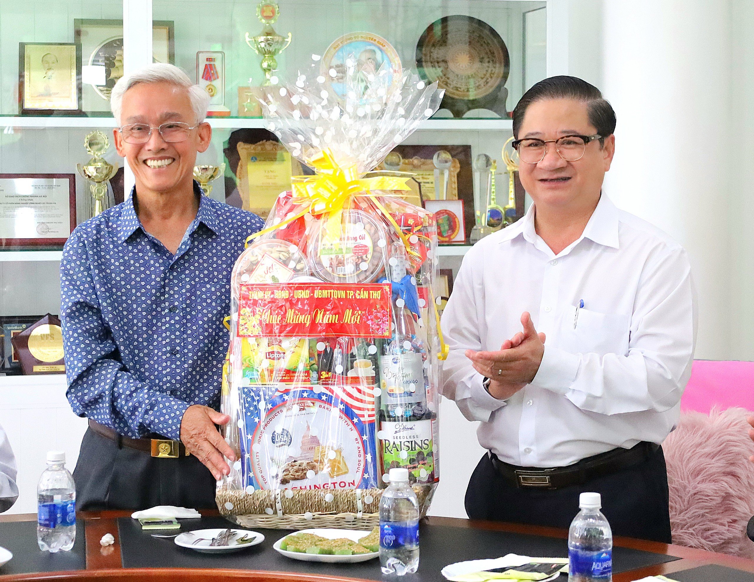 Ông Trần Việt Trường - Phó Bí thư Thành ủy, Chủ tịch UBND TP. Cần Thơ và đoàn công tác thăm và chúc Tết tại Công ty CP Nông nghiệp Công nghệ cao Trung An.