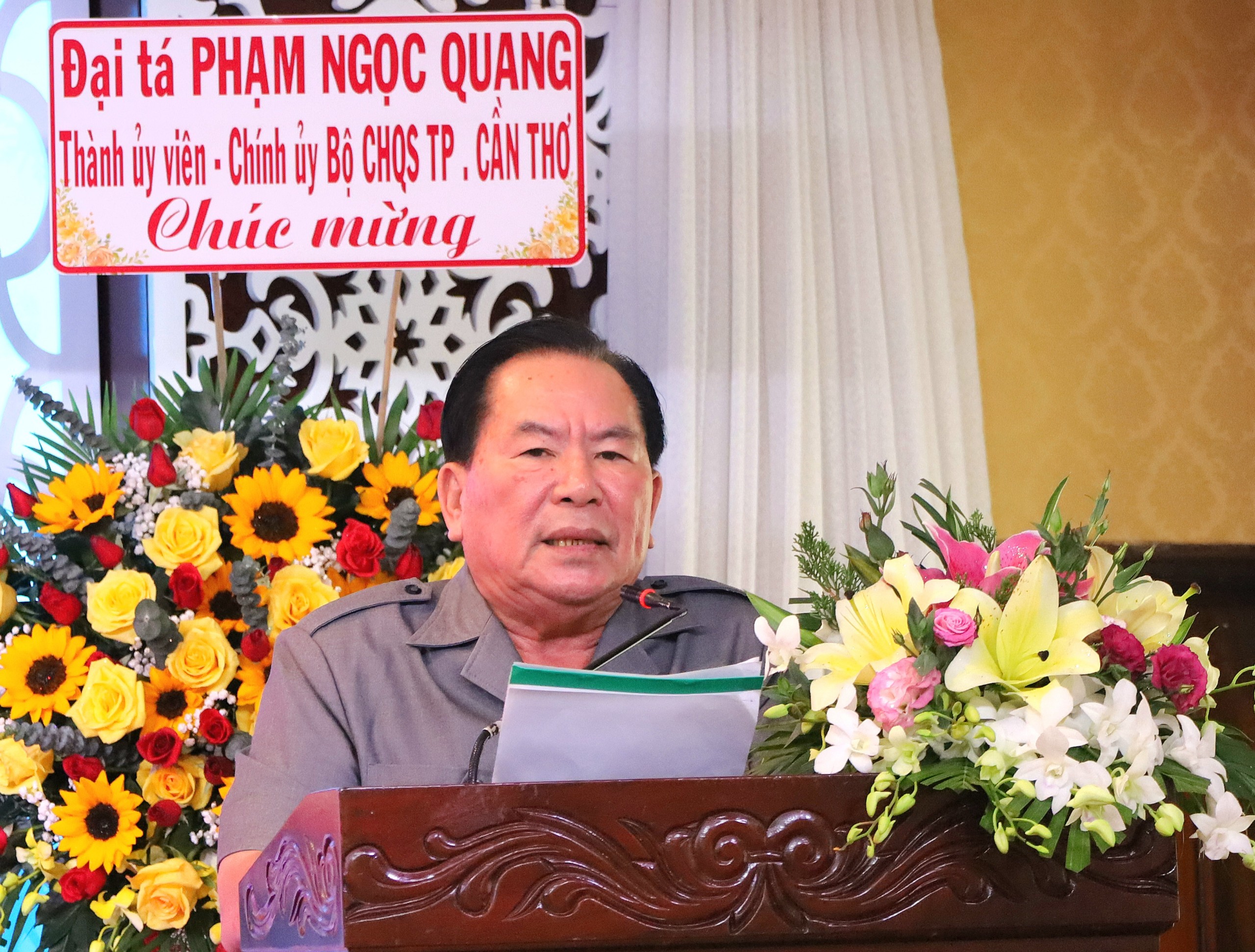 Ông Phan Văn Hò - Phó trưởng ban thường trực Ban Liên lạc đồng hương Tiền Giang tại TP. Cần Thơ báo cáo kết quả hoạt động năm 2021 - 2022.
