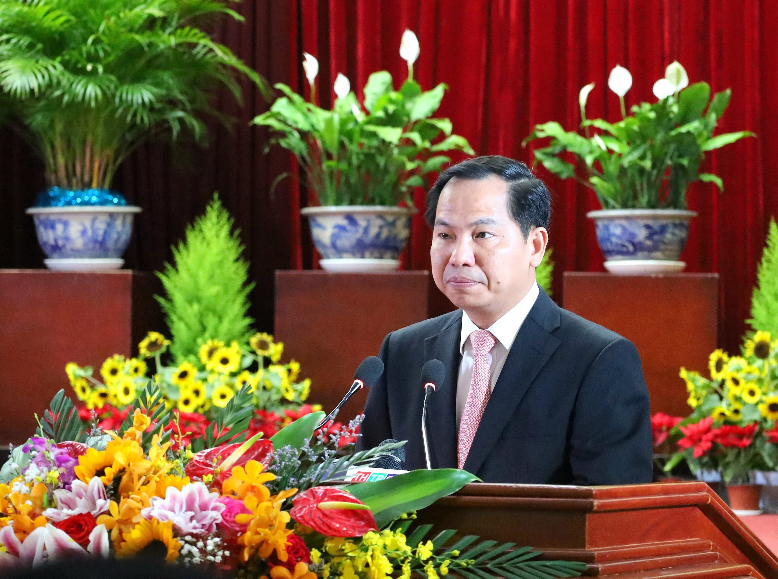 Ông Lê Quang Mạnh – UV BCH Trung ương Đảng, Bí thư Thành ủy Cần Thơ phát biểu ôn lại truyền thống 93 năm thành lập Đảng Cộng sản Việt Nam.