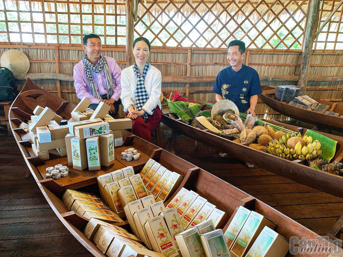 Không gian trưng bày sản phẩm OCOP tại cồn Sơn.