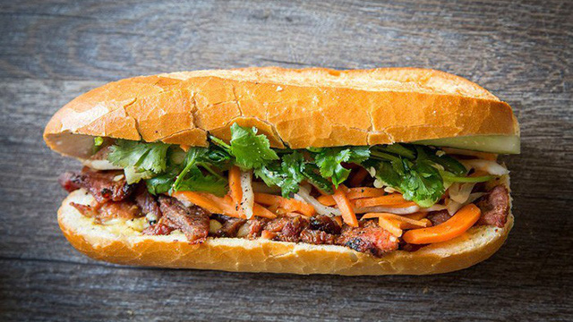 Bánh mì Việt Nam được TasteAtlas - chuyên trang được mệnh danh là 'bản đồ ẩm thực thế giới' bình chọn là món ăn đường phố ngon nhất thế giới. Ảnh: Sưu tầm.
