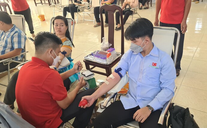 Hiến máu tình nguyện là một phong trào mang nghĩa cử cao đẹp, cho đi những giọt máu hồng để cứu những bệnh nhân trong hoàn cảnh ngặt nghèo.