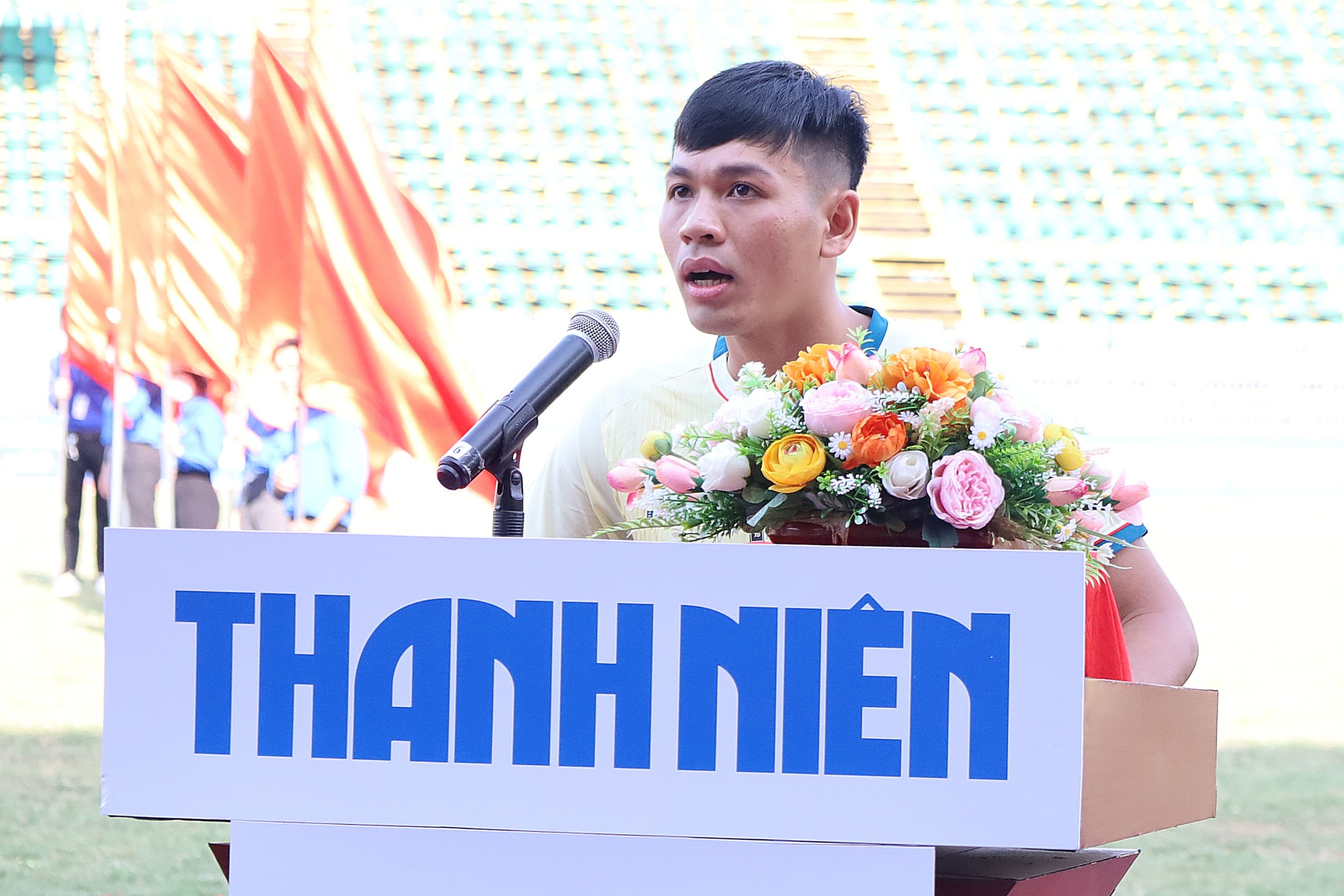 Đại diện cầu thủ phát biểu quyết tâm thi đấu.