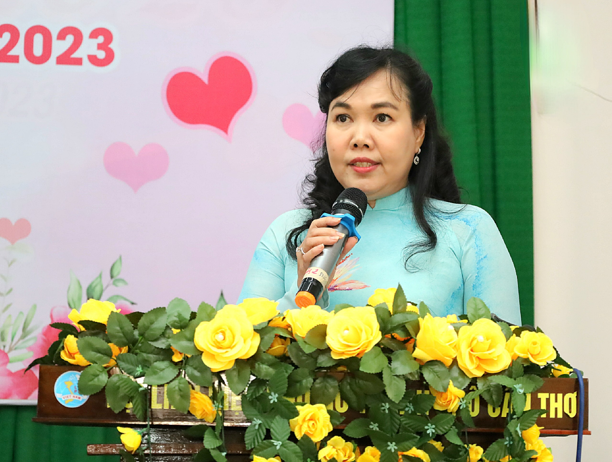 Bà Võ Kim Thoa - Chủ tịch Hội Liên hiệp phụ nữ TP. Cần Thơ phát biểu tại buổi họp mặt.