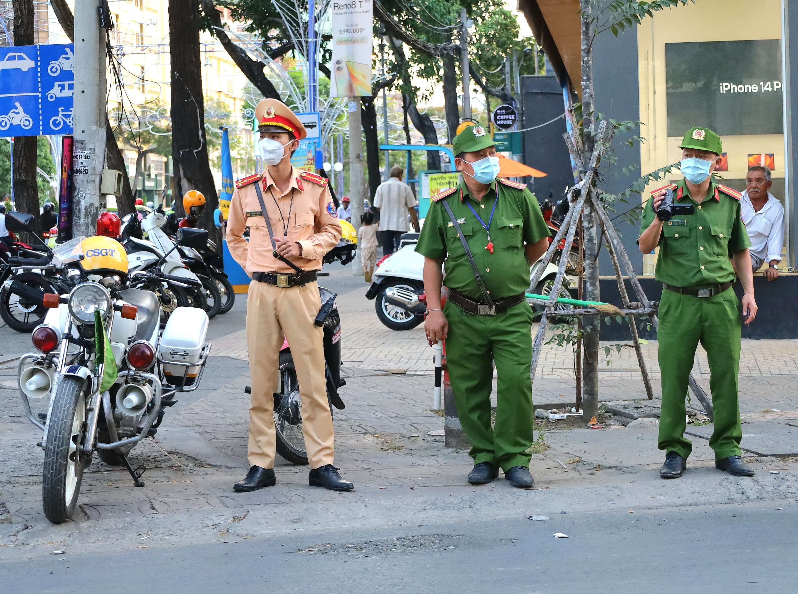 Tổ công tác Công an quận Ninh Kiều tăng cường tuần tra, kiểm soát xử lý các vi phạm về an toàn giao thông.