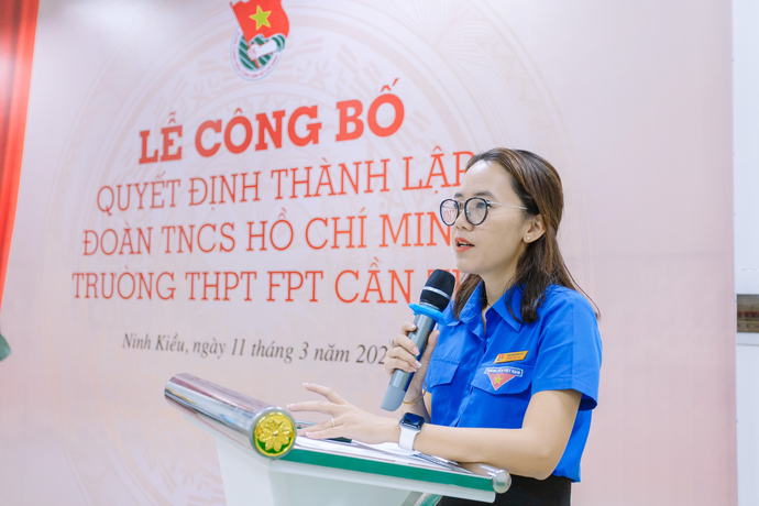 Bà Phạm Thái Thu - Phó Bí thư Quận đoàn Ninh Kiều thay mặt Quận Đoàn chia sẻ, chúc mừng thành công Hội nghị.