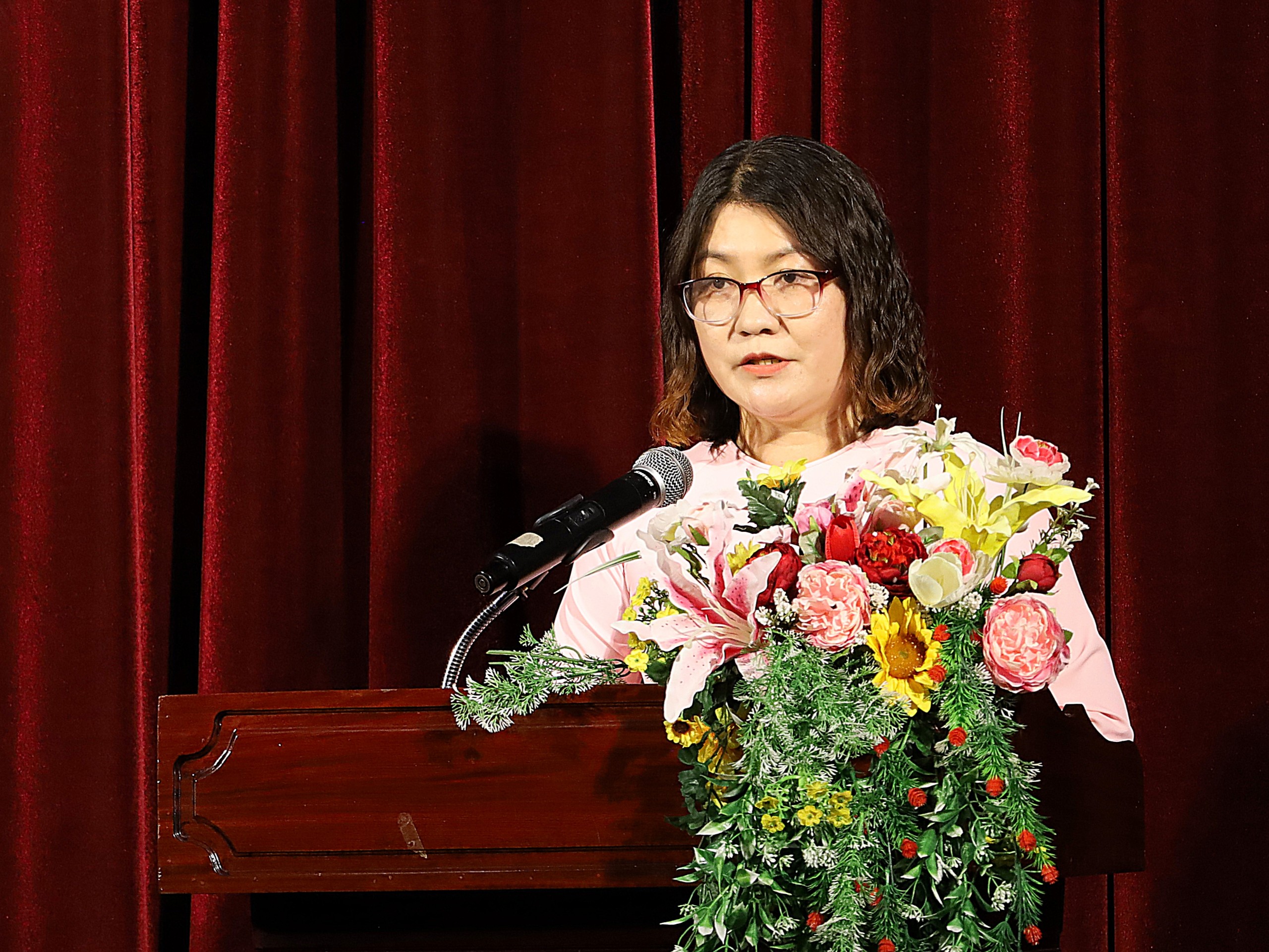Bà Nguyễn Thị Hoài Tâm - Phó Hiệu trưởng Trường Cao đẳng Văn hóa Nghệ thuật Cần Thơ phát biểu tại chương trình.