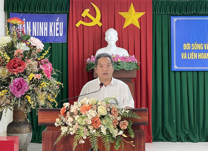 Ông Trần Văn Tốt, Phó trưởng phòng Văn hóa và Thông tin quận Ninh Kiều báo cáo tóm tắt tổng kết tại Hội nghị.