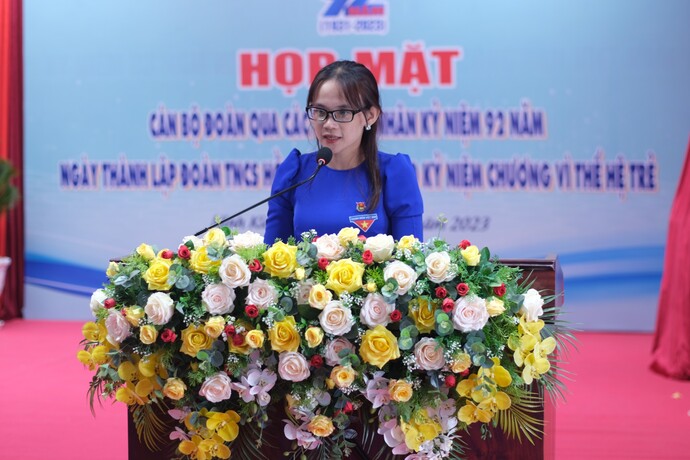 Bà Trần Thị Mộng Thi - Bí thư Đoàn phường An Phú thay mặt tuổi trẻ Quận Ninh Kiều gửi lời cảm ơn sâu sắc đến sự quan tâm và đồng hành của cấp Ủy trong các hoạt động của thanh niên.
