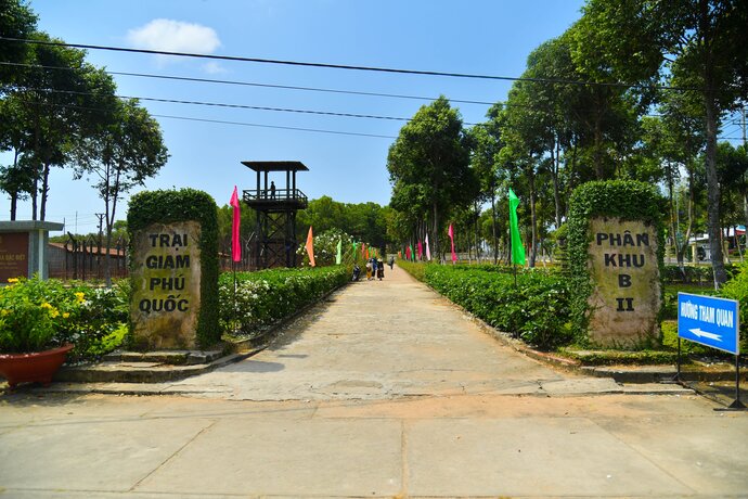 50 năm đã trôi qua, thế hệ hôm nay và mai sau không bao giờ quên công lao của những người đi trước. Riêng Trại giam tù binh Cộng sản Việt Nam-Phú Quốc là “địa chỉ đỏ” giáo dục truyền thống “Uống nước nhớ nguồn” cho thế hệ trẻ.