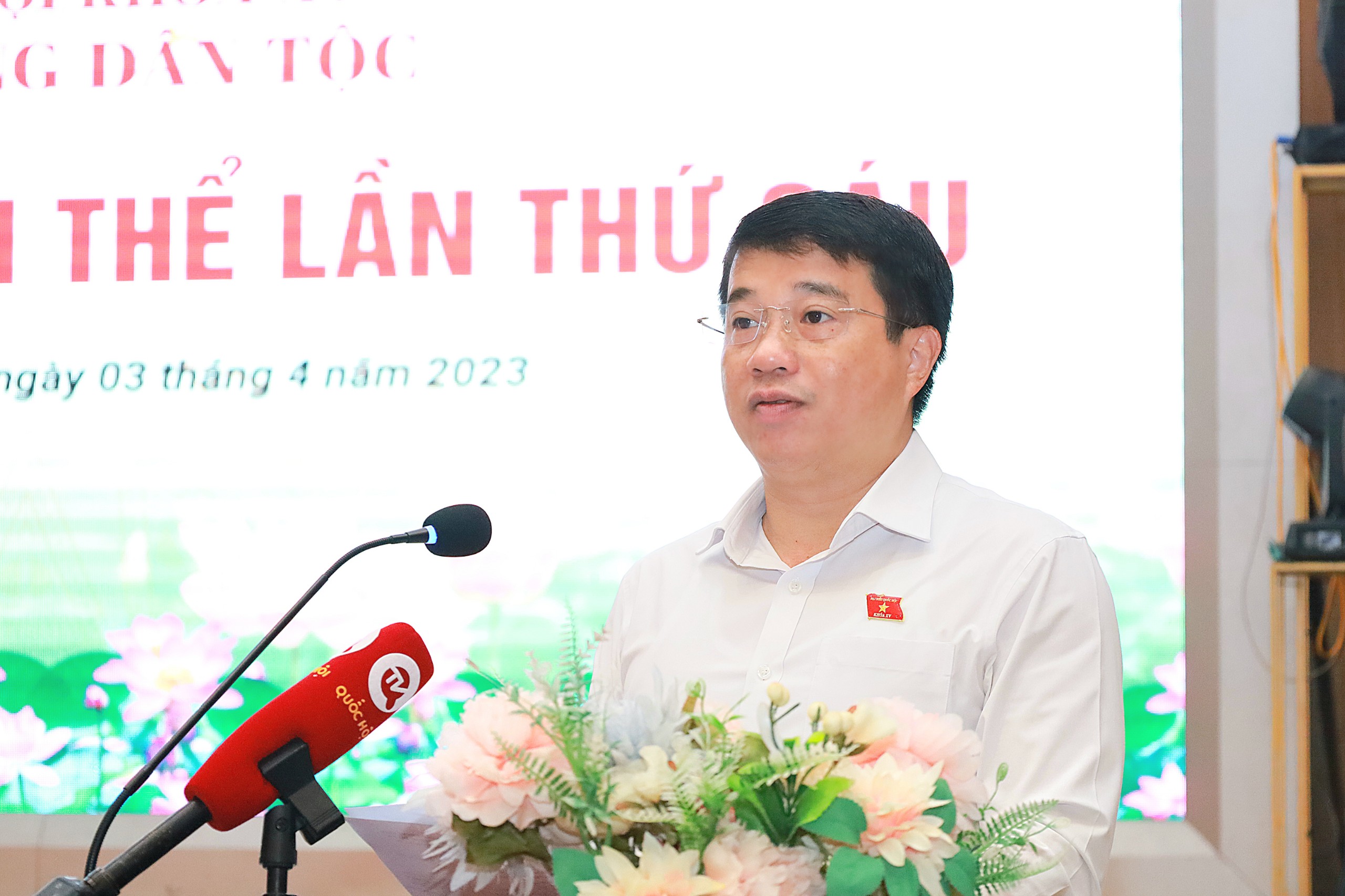 Ông Y Thanh Hà Niê Kđăm - Chủ tịch Hội đồng Dân tộc phát biểu tại Phiên họp toàn thể của Hội đồng Dân tộc tại TP. Cần Thơ.