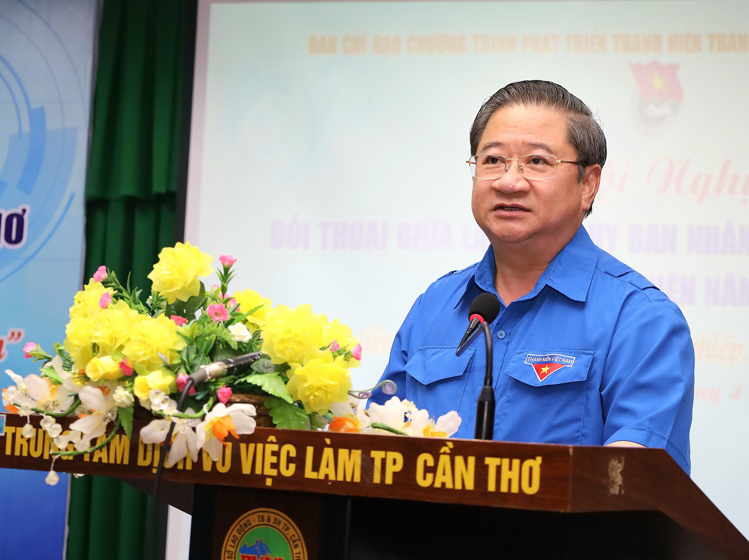 Ông Trần Việt Trường – Phó Bí thư Thành ủy, Chủ tịch UBND TP. Cần Thơ phát biểu khai mạc buổi đối thoại.