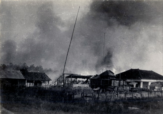 Chi khu Cái Nước - Cà Mau chìm trong biển lửa đêm 9/9/1963 và chi khu được hoàn toàn giải phóng. Ảnh tư liệu.