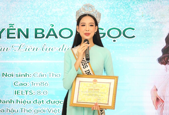 Hoa hậu Lê Nguyễn Bảo Ngọc - Hoa hậu Liên lục địa 2022 phát biểu tại buổi họp báo.