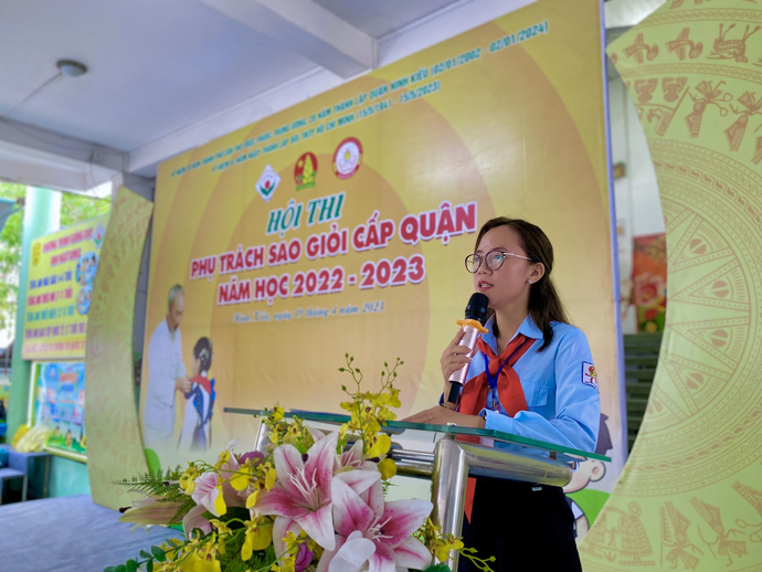 Bà Phạm Thái Thu - PBT Quận Đoàn Ninh Kiều phát biểu tại lễ trao giải.